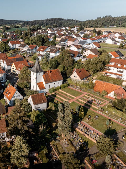 Friedhof in Nöttingen aus der Vogelperspektive