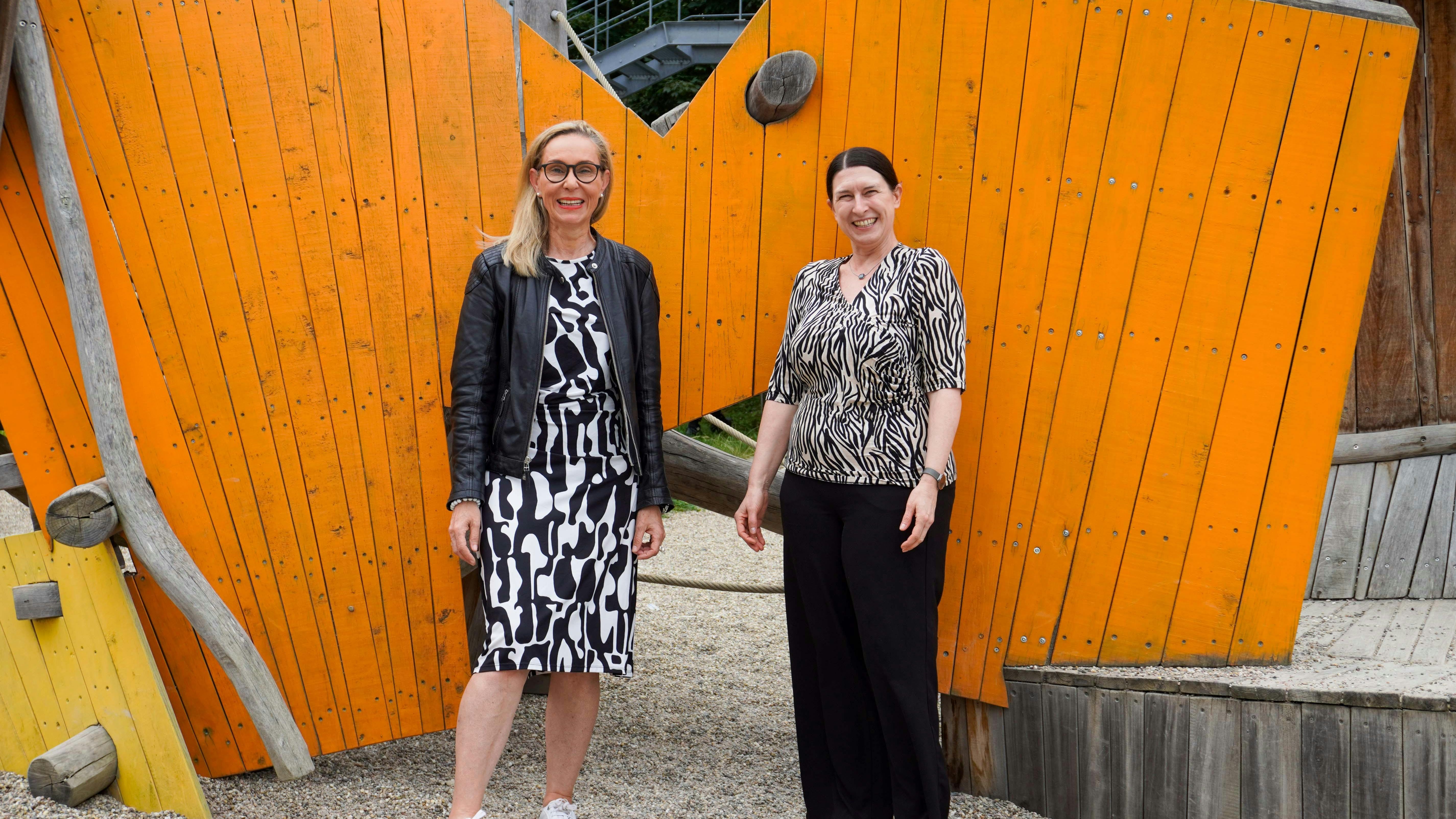 Die Schulsozialarbeiterin Julia Reinhard (l.) und die Kinder- und Jugendbeauftragte Michaela Ungerer sind stolz auf das Remchinger Kinder-, Jugend- und Familienbüro