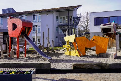 Buchstabenspielplatz vor dem Rathaus