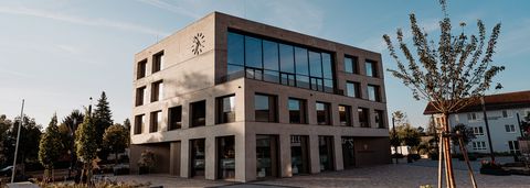 Rathaus vom San-Biagio-Platani-Platz aus