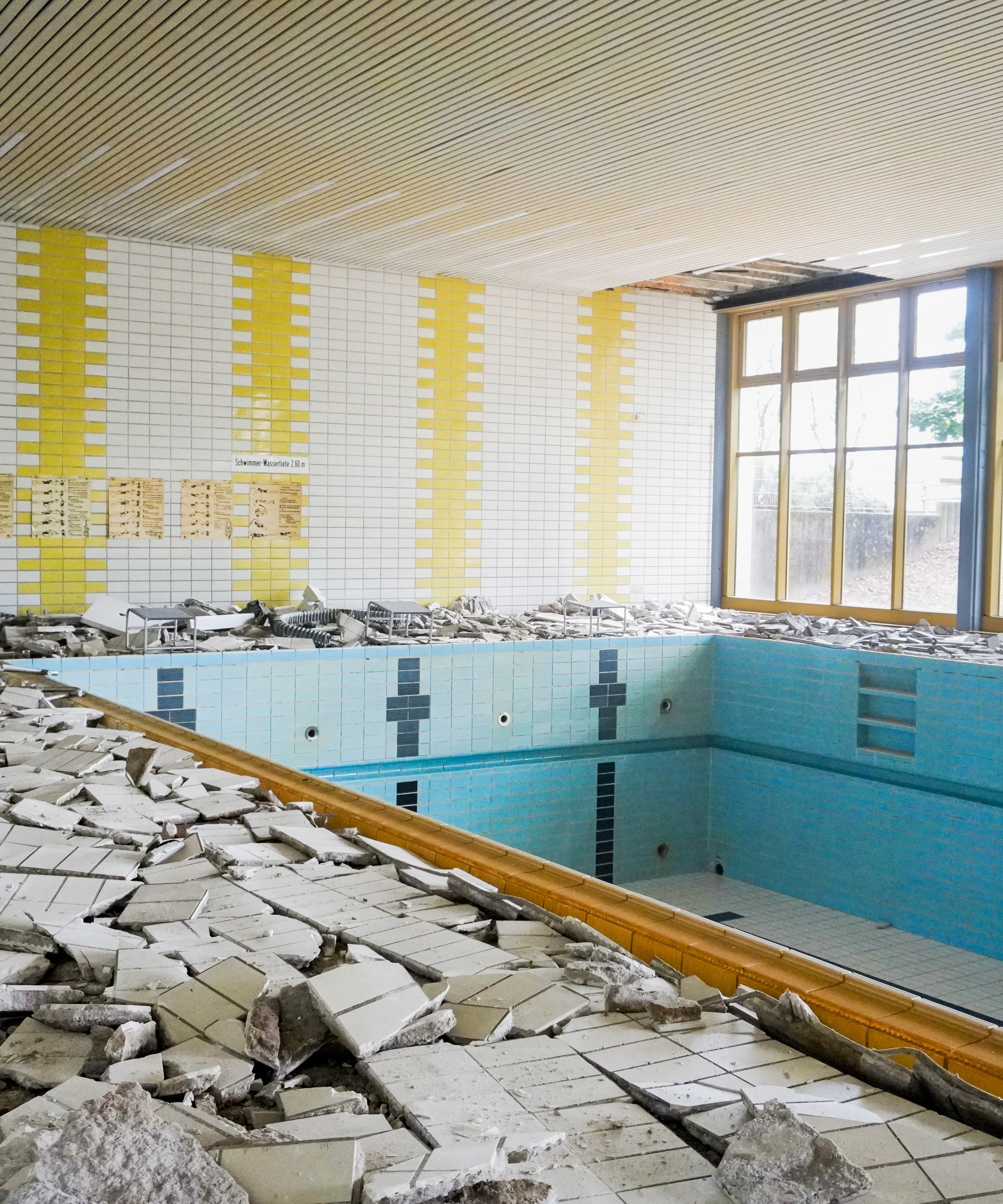 Bild einer Bahn in einem Schwimmbad